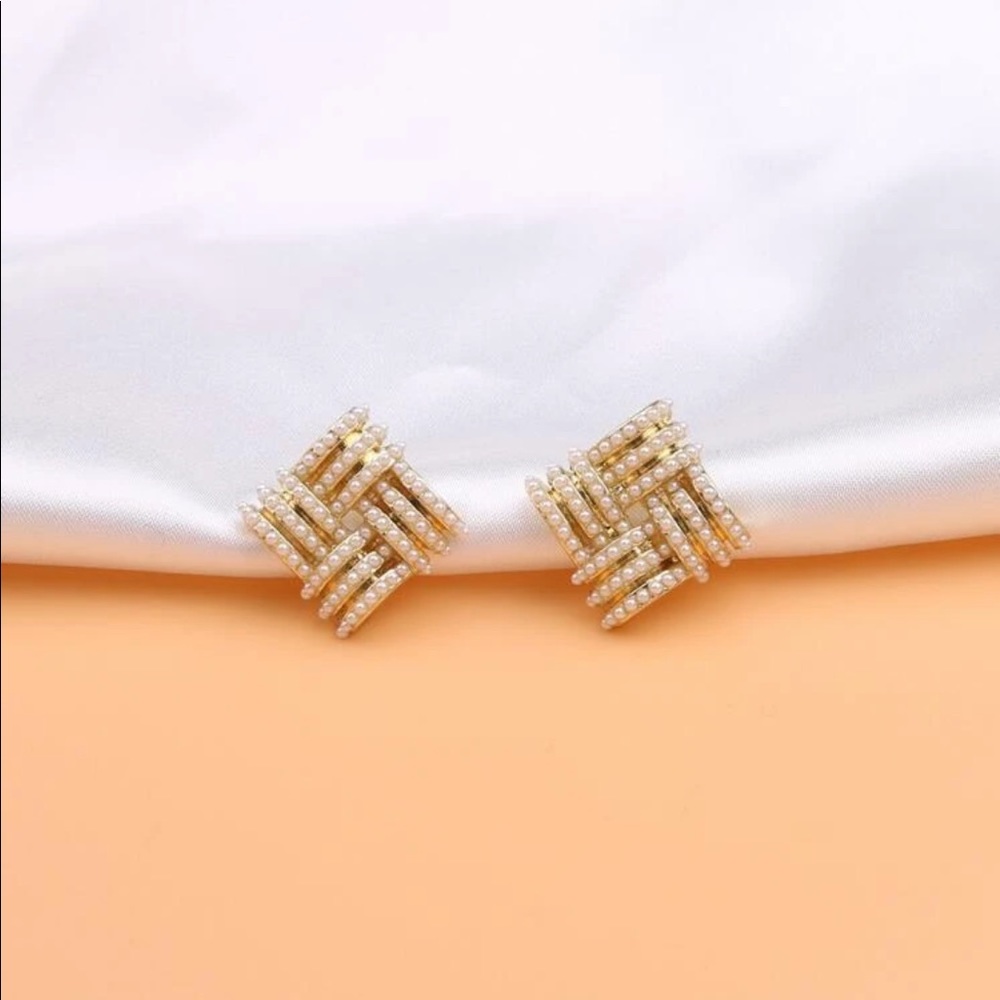 Faux Pearl Decor Square Stud Earrings